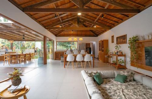 Marau House | Sua casa na Bahia, em um paraíso ainda preservado na Península de Maraú, com piscina, infraestrutura completa, 4 suítes para até 12 pessoas, a 300 m da praia