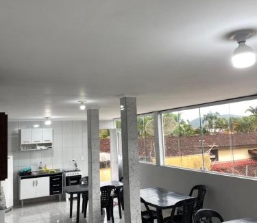 Indaia House | Suite 5 a 3 quadras da praia