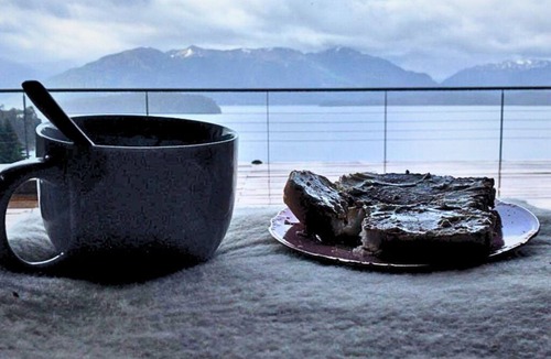 Correntoso House | Tanière. Contemporary design house. Breathtaking lake view.