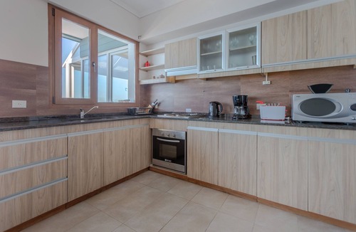 Belgrano House | TD4 - Luxury 2-Level 3 Bedroom Apartment - Balcony and Lake Views