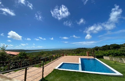 Igarassu House | The perfect home for your New Year's celebration, with a view of the airplane's wingtips.