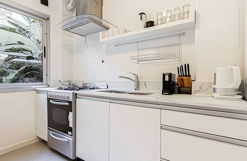Palermo House | The Ultimate Palermo Soho Oasis BBQ and Jacuzzi!