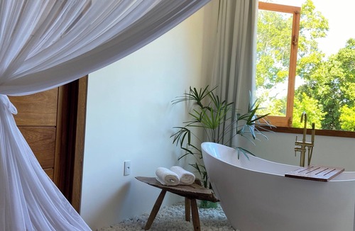 Porto Seguro House | Trancoso, 10 minutes from the Quadrado. Bougainvillea Art House, high standard.