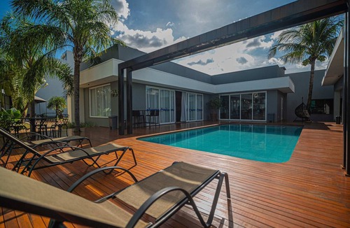 Sorriso Hotel | Tranquil Room for Business & Leisure | Free Breakfast | Youth Square - 0.8 mile