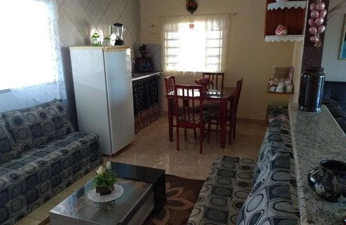 Caldas Novas House | Two-story house facing the lake with a heated pool.