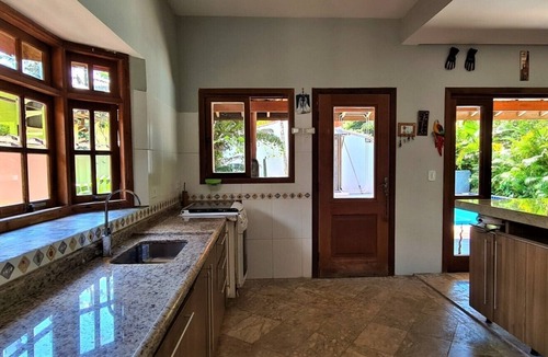 Horto House | UBATUBA! House in gated community, 24-hour security, private pool.