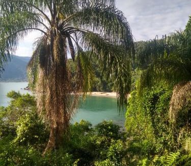 Jardim Marisol Hostel | Ubatuba Surf Hostel, apenas a 60 metros da praia da Lagoinha!