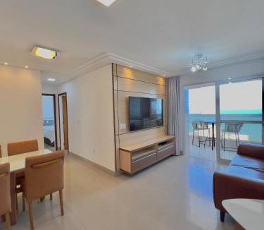 Praia do Morro Apartment | VISTA MAR DESLUMBRANTE, apto novo e moderno, a uma quadra da praia, prédio com piscina, portaria 24h, quartos com ar condicionado, roupas de cama e banho, redes de proteção, Wi Fi, TV 65", VIVO TV, cadeiras de praia, churrasqueira elétrica e 2 garagens