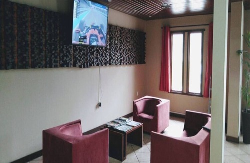 Maracangalha Hotel | Welcoming Room Perfect for Quick Weekend Escape Near Parque da Cidade - 1.3 mile