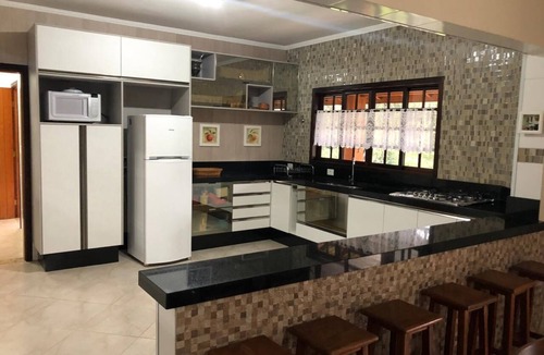 Extrema House | WONDERFUL FARM WITH OUTDOOR FIREPLACE/HEATED POOL Different price for holidays