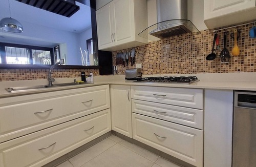 Martinez House | Your retreat with a pool and barbecue in Martinez