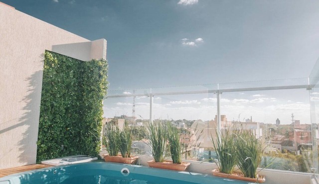 1BR with Balcony | Rooftop Pool, Workspace & City Views in Asunción