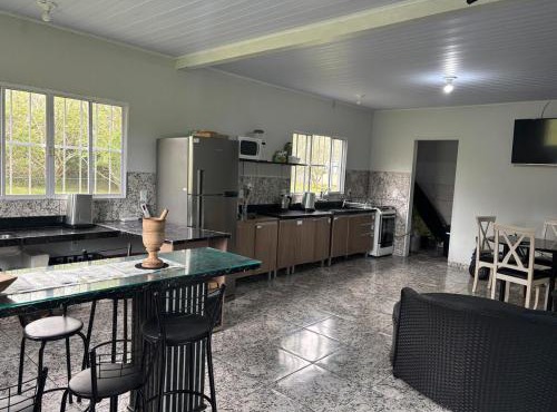 2 Air-conditioners, 3 Bathrooms, Ample Parking 6 min Lagoa on foot