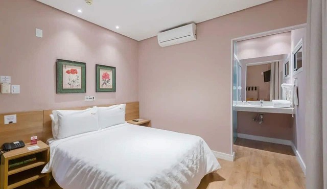 2 Units | Deluxe 2-Bed Superior Suite | Quick 0.1-Mile Walk to City Center