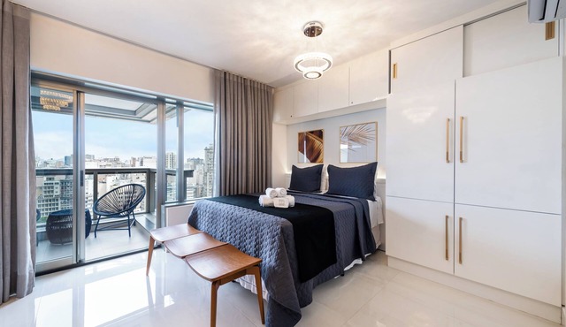 2112 Studio Premium Refinement in the City Center Garage & Pool & Gym