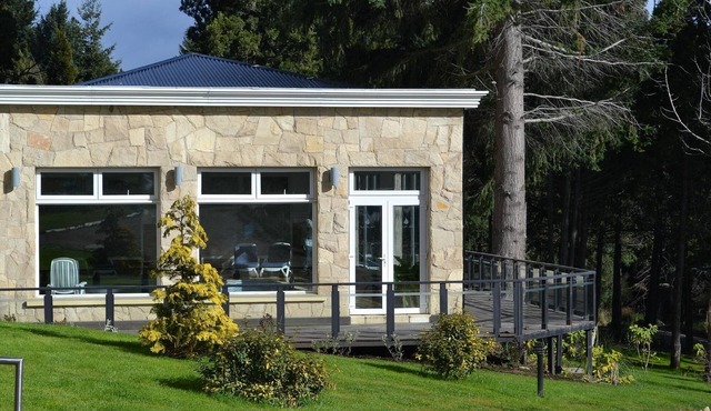 3 Breathtaking Garden Views Near City Center & Nahuel Huapi Lake w/Breakfast