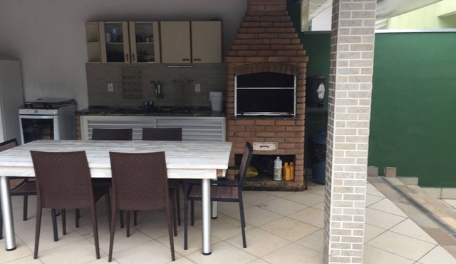4-bedroom house in delightful Riviera, 15 minute walk to the beach and the mall.
