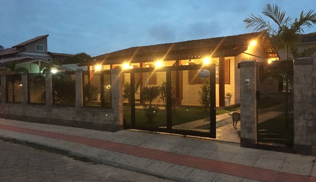 4-bedroom house with outbuilding and swimming pool on Ingleses beach