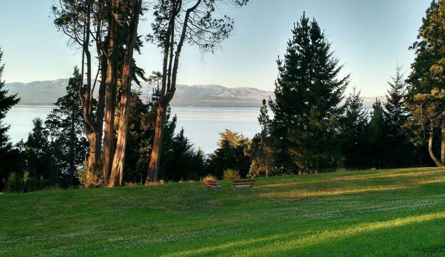 4 Garden-View Rooms w/Breakfast Near Nahuel Huapi & Playa Del Centro in San Carlos de Bariloche