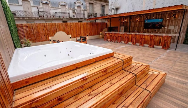 6 Bedroom Palace with Rooftop terrace, jaquzzi, and grill