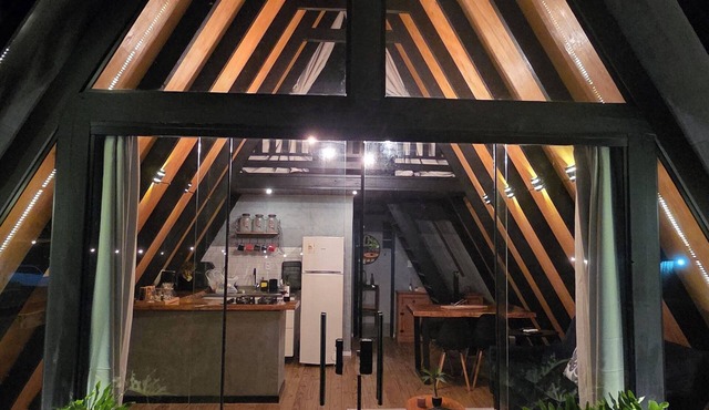 A retreat at Chalé A-Frame Parobé, with a lake, fire pit, and grill.