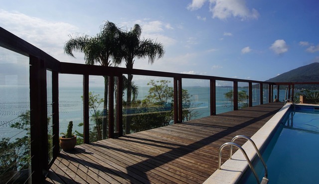 A retreat with a panoramic view of the southern part of the island of Florianópolis. in SC