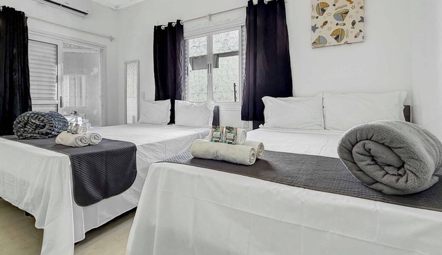 AC| 1 Suite with bathroom|pool| 50m from the beach in Guarujá