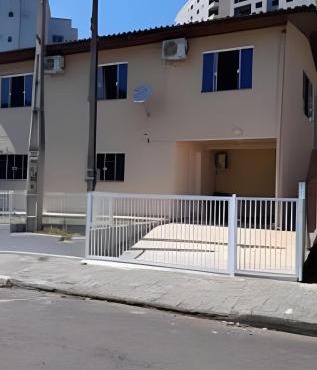 Air-conditioned apartment with Wi-Fi, conveniently located near the Convention Center.