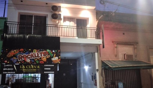 Alojamento Centrico con cochera amplia URQUIZA D1