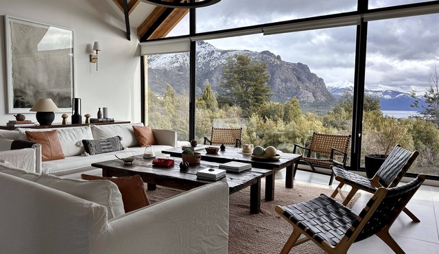 Amazing house in Arelauquen with lake & mountain close to Cerro Catedral