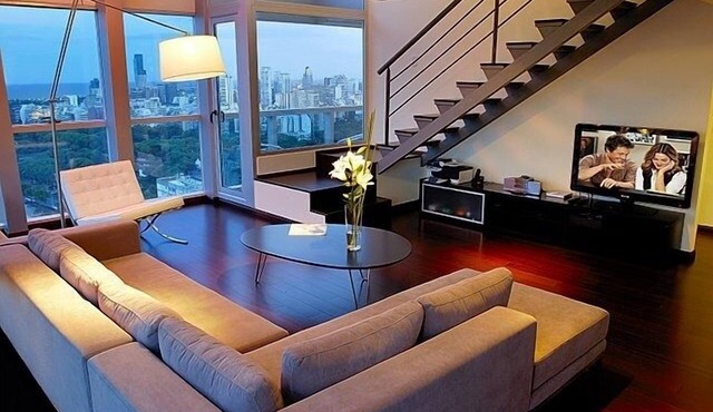 Amazing 2 BR/2.5 BA, 29/30th Floor Penthouse