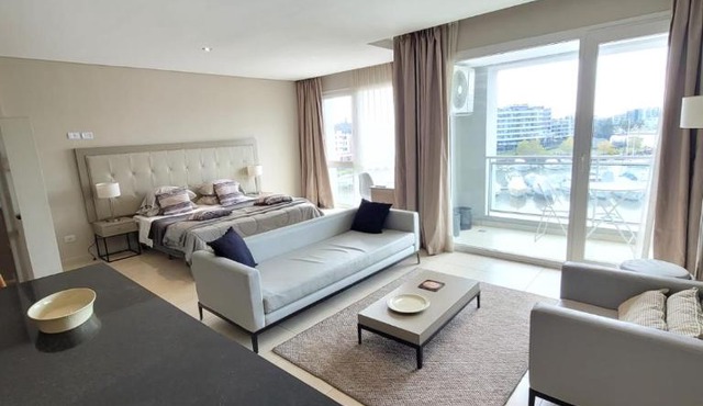 Apart Departamento con balcon al rio en condominio de la bahia de Nordelta loft wyndham
