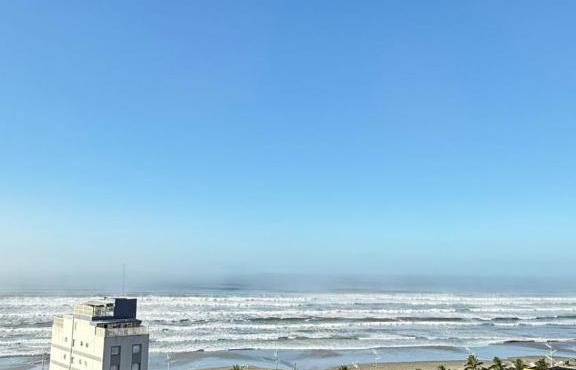 Apartamento 100 metros da Praia Grande - Caiçara
