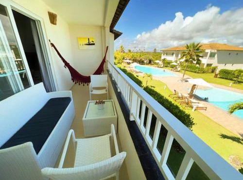 Apartamento amplo de frente para o mar em Resort