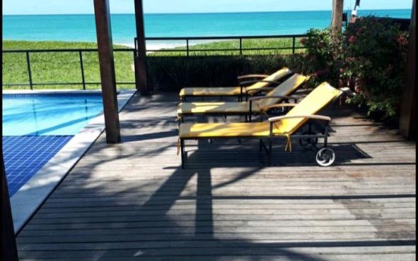 Apartamento beira mar em Guaxuma, pé na areia