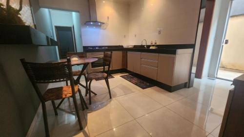 Apartamento Mobiliado com 2 quartos, 2 banheiros e garagem em Conselheiro Lafaiete-MG