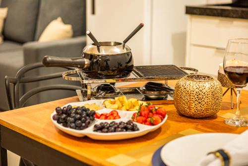Apartamento para Casais com Café de Cortesia, Aquecedor no Quarto, Netflix e Prime Video, Kit Fondue e Praia Próxima