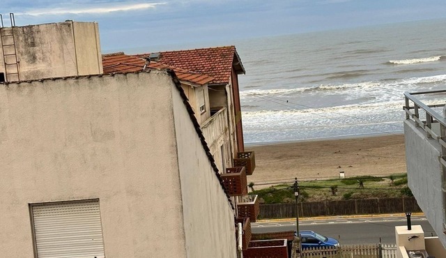 Apartment in front of the sea, 1 block from downtown. Excellent