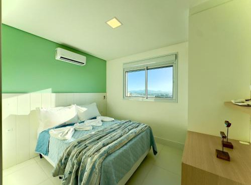 Apto 3 Quartos Condomínio Resort Completo Pé na areia com Piscina borda Infinita, Beach Tennis, Academia, Sala de Jogos, Brinquedoteca, Playground e Portaria 24H 2 Quartos com Ar-Condicionado, Churrasqueira Privativa Reserve Agora e Viva essa Experiência