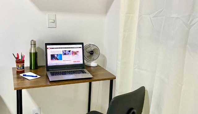 Apto aconchegante no centro perto do Shopping com 2 Quartos Casal ArCond WiFi 400M HomeOffice Cozinha Maq Lavar e Garagem em Dourados