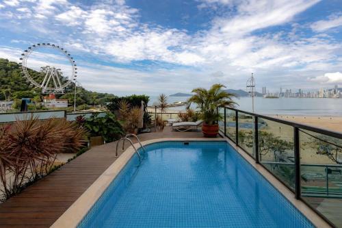 Apto de luxo com piscina privativa e vista para o mar em Balneário Camboriú
