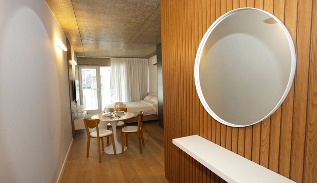 606 O "Your Temporary Home in the City: Comfortable and Central Apartment".