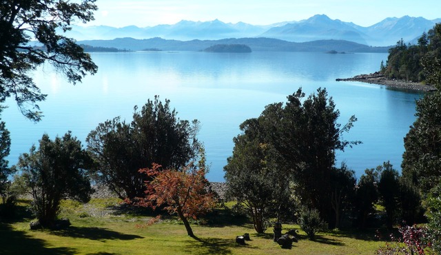 Arrayanes house with coastline and beautiful views of Lake Nahuel Huapi