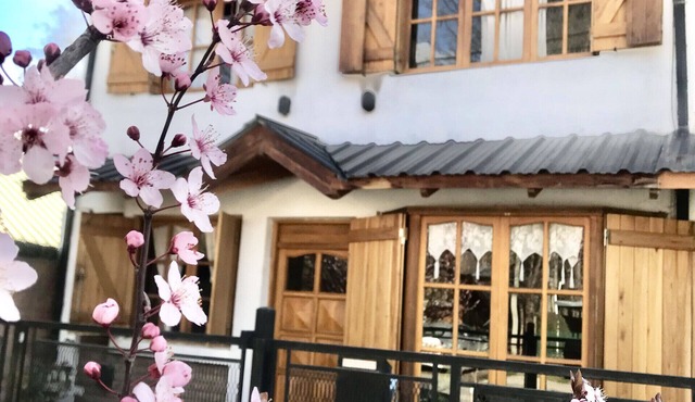 Beautiful 2 story home with mesmerizing mountain views