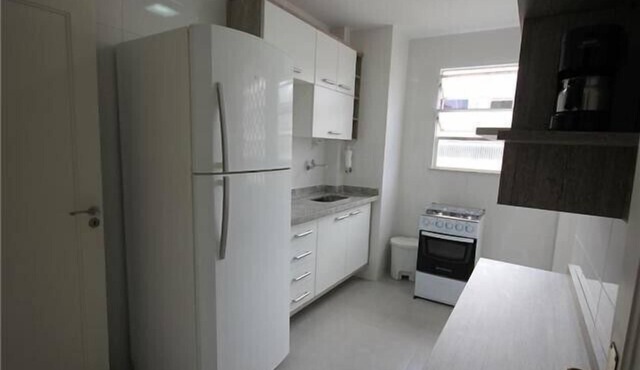 Beautiful apartment, 3 bedrooms, 2 blocks from the beach of Leblon on the border of Ipanem