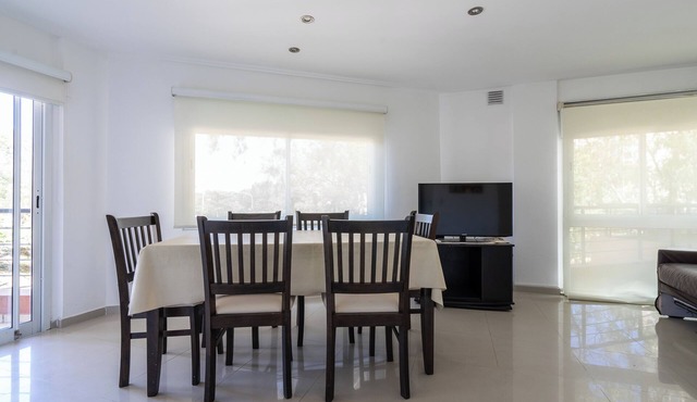 Beautiful apartment for up to 4 pax, garage and large terrace with its own solarium and barbecue.