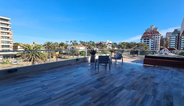 Beautiful three-room apartment in the center of Pinamar, steps from the sea.