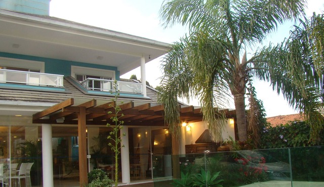 Bella 5 stes Pond Front with Deck in Barra da Lagoa