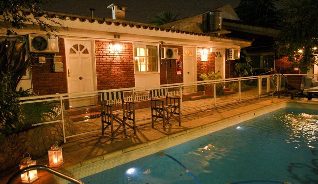 Bernie's Bed & Breakfast , A 3 KILOMETROS DEL AEROP EZEIZA, VAN ,IN-OUT, FREE EZEIZA AIRPORT