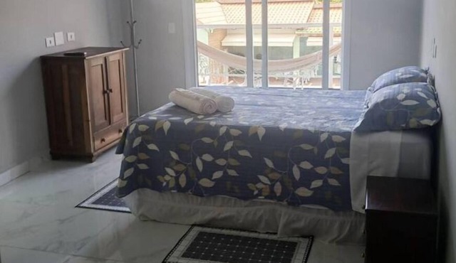 Cozy house 500m from the beach in Guarujá, pet friendly